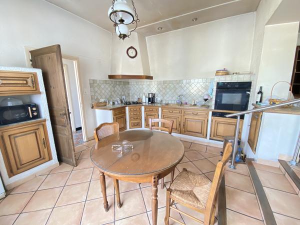 Appartement 150 m² env, sur 400m² de garage, emplacement commercial Ideal