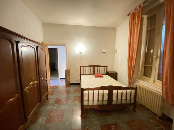 Appartement 150 m² env, sur 400m² de garage, emplacement commercial Ideal