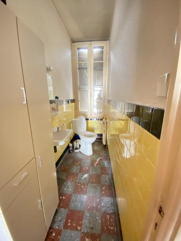 Appartement 150 m² env, sur 400m² de garage, emplacement commercial Ideal