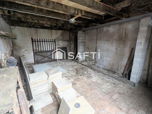 Maison de village, 4 chambres, terrain, garage.