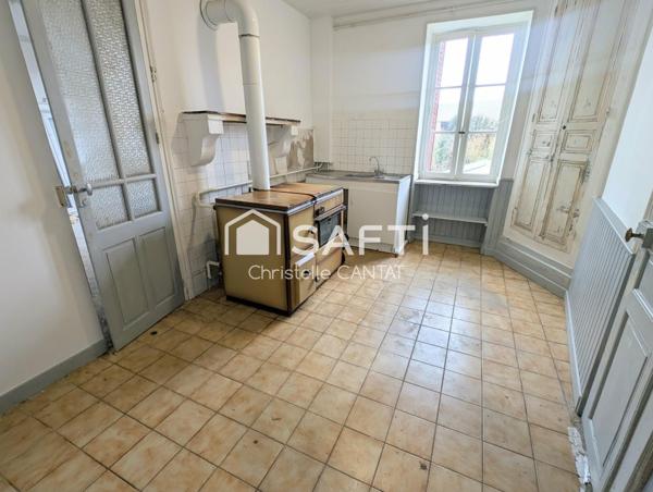 Maison de village, 4 chambres, terrain, garage.