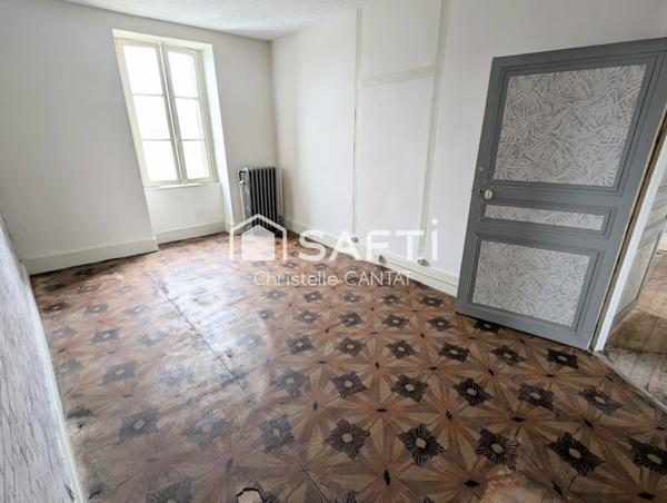 Maison de village, 4 chambres, terrain, garage.