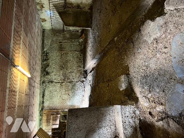 Sur les hauteurs de CAMPAN, une grange et hangar de 100 m² sur terrain de 553 m² avec vues montagnes