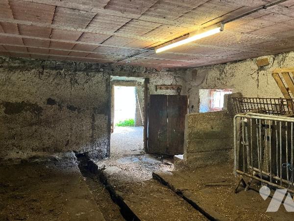 Sur les hauteurs de CAMPAN, une grange et hangar de 100 m² sur terrain de 553 m² avec vues montagnes