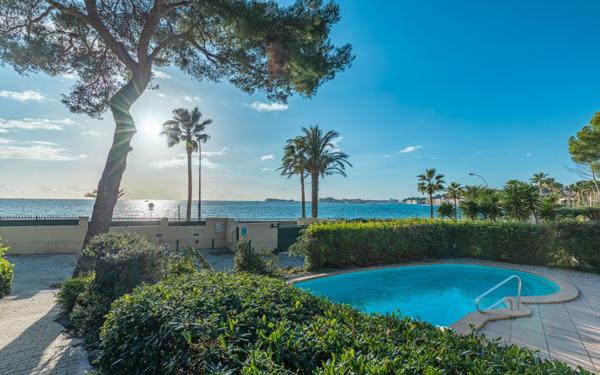 Appartement à vendre    3 pièces • 107,65 m2 Sanary-sur-Mer