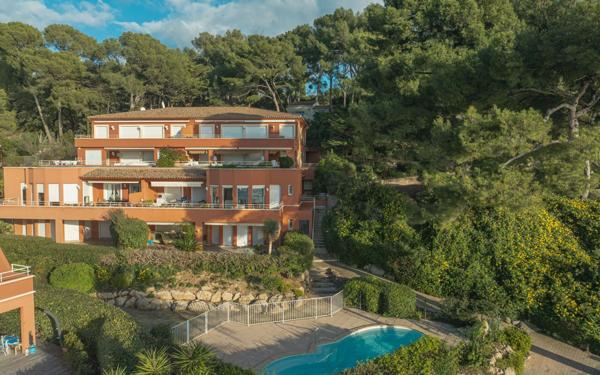 Appartement à vendre    3 pièces • 107,65 m2 Sanary-sur-Mer