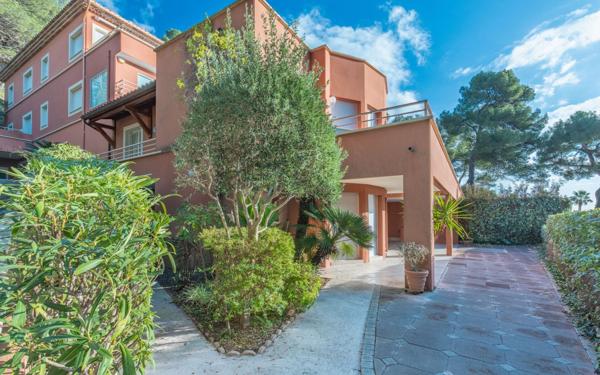 Appartement à vendre    3 pièces • 107,65 m2 Sanary-sur-Mer