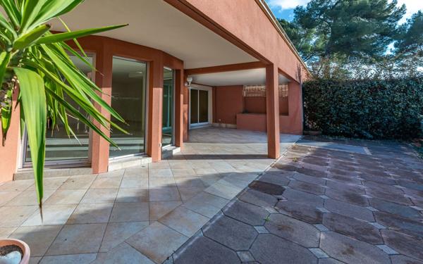 Appartement à vendre    3 pièces • 107,65 m2 Sanary-sur-Mer