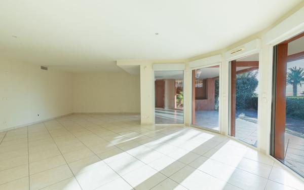 Appartement à vendre    3 pièces • 107,65 m2 Sanary-sur-Mer