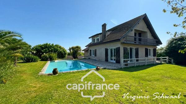 HABAS (40), Spacieuse maison familiale, sur terrain clos sans vis à vis de 2 600 m² avec piscine et double garage.
