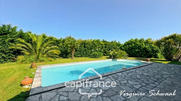 HABAS (40), Spacieuse maison familiale, sur terrain clos sans vis à vis de 2 600 m² avec piscine et double garage.