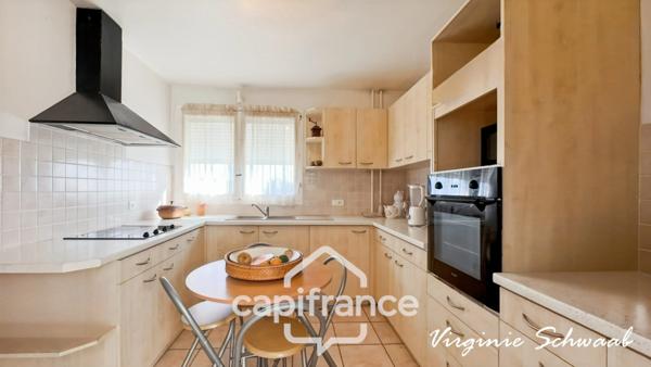 HABAS (40), Spacieuse maison familiale, sur terrain clos sans vis à vis de 2 600 m² avec piscine et double garage.