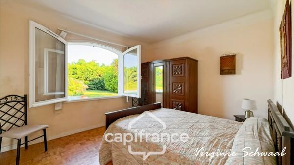 HABAS (40), Spacieuse maison familiale, sur terrain clos sans vis à vis de 2 600 m² avec piscine et double garage.