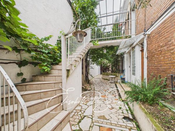 Duplex dans une copropriété intimiste à proximité du métro