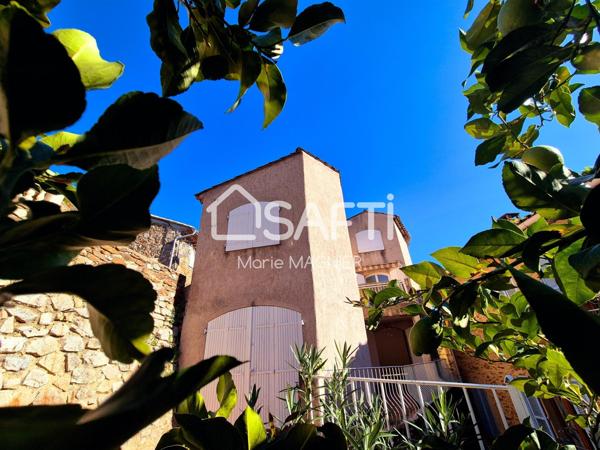 A RENOVER  avec vue exceptionnelle sur le château, maison de ville T5 - 3 chambres de 146m2  sur terrain de 170m2 environ avec terrasse, jardinet et atelier/ studio à aménager - tout à pied, GRIMAUD-VILLAGE