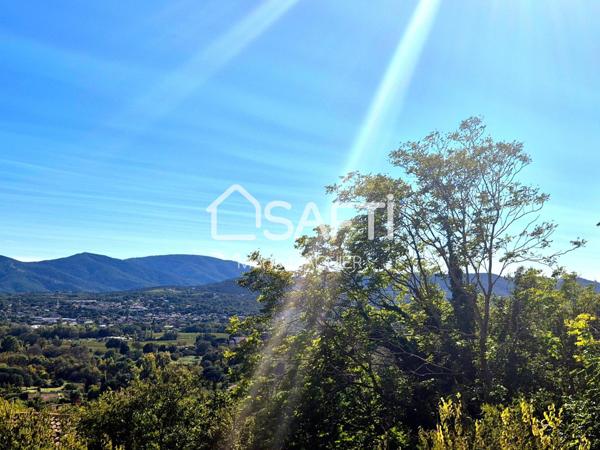 A RENOVER  avec vue exceptionnelle sur le château, maison de ville T5 - 3 chambres de 146m2  sur terrain de 170m2 environ avec terrasse, jardinet et atelier/ studio à aménager - tout à pied, GRIMAUD-VILLAGE