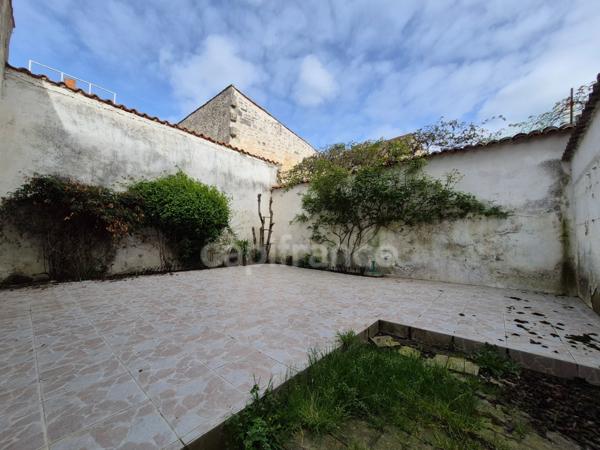 Comme une maison : appartement de plain-pied avec cour privative de 40 m²