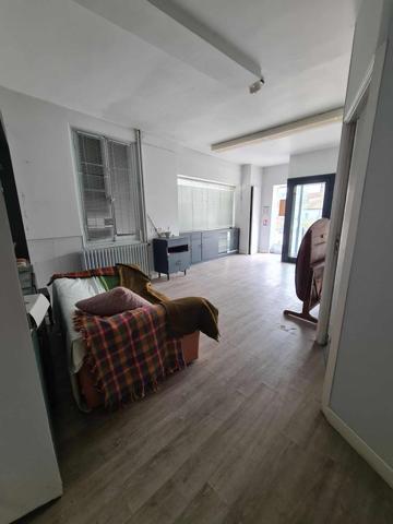 Maison de ville à renover de 140m2 au dessus d'un local de 50m2