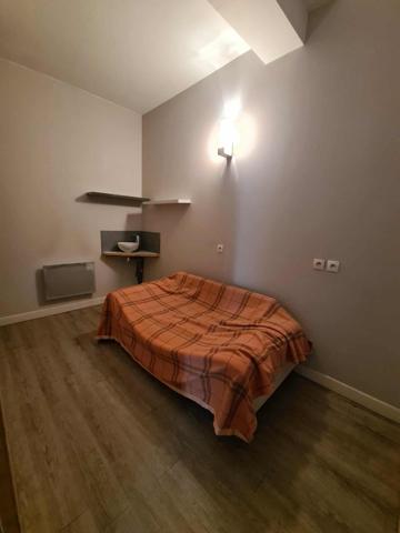 Maison de ville à renover de 140m2 au dessus d'un local de 50m2