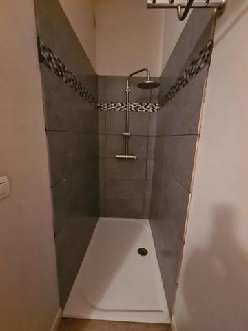 Maison de ville à renover de 140m2 au dessus d'un local de 50m2