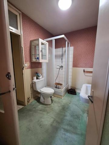 Maison de ville à renover de 140m2 au dessus d'un local de 50m2