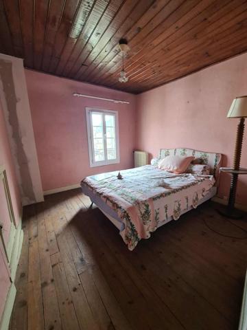 Maison de ville à renover de 140m2 au dessus d'un local de 50m2