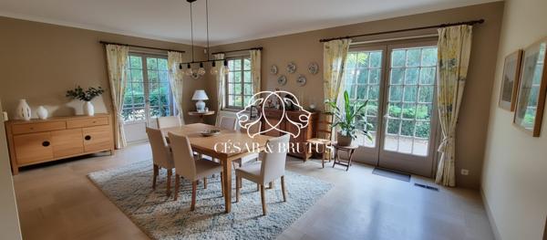GARNERANS : maison de 12 pièces (271 m²) en vente