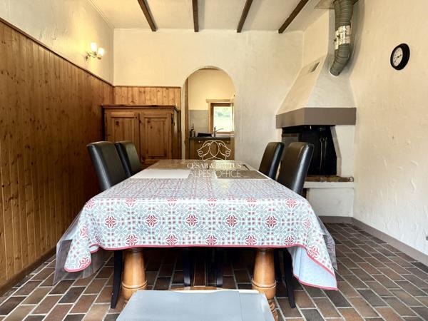 CHAMONIX MONT-BLANC – Chalet mitoyen, 85 m² (65 m² habitables), 4 pièces, 2 chambres et balcon.