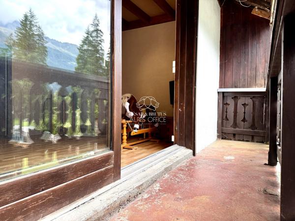 CHAMONIX MONT-BLANC – Chalet mitoyen, 85 m² (65 m² habitables), 4 pièces, 2 chambres et balcon.