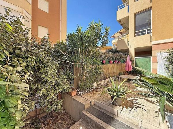 PORT-FREJUS 3P AVEC GARAGE- TERRASSE-JARDIN-CAVE