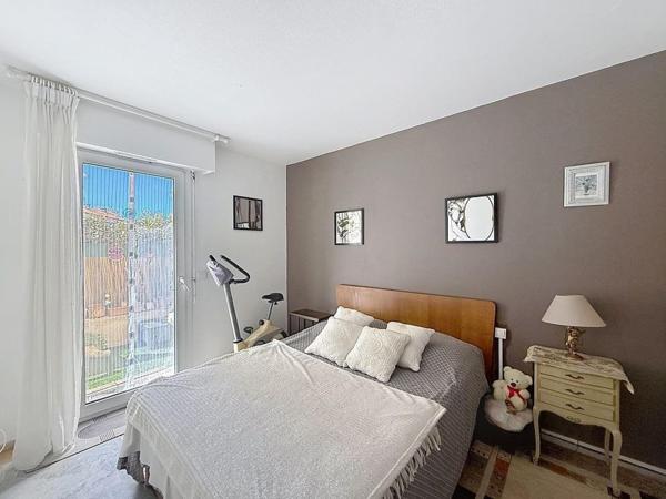 PORT-FREJUS 3P AVEC GARAGE- TERRASSE-JARDIN-CAVE