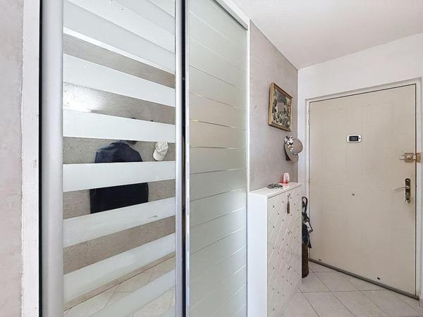 PORT-FREJUS 3P AVEC GARAGE- TERRASSE-JARDIN-CAVE