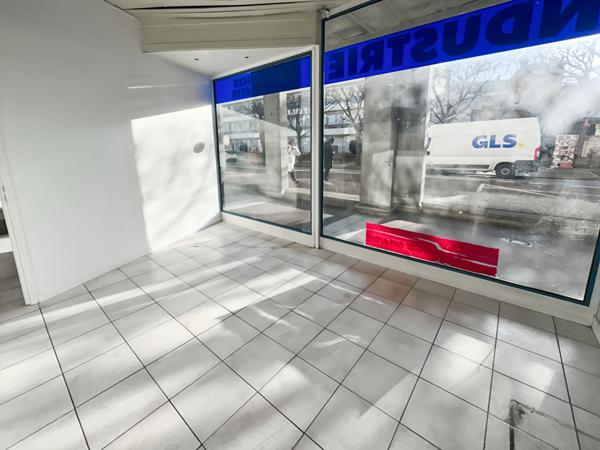 Local commercial 143 m²
