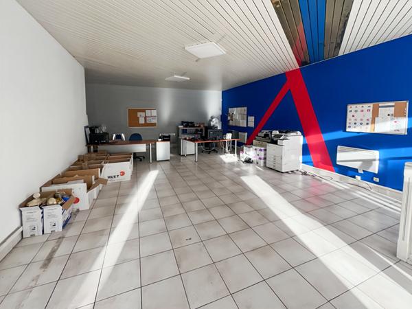 Local commercial 143 m²