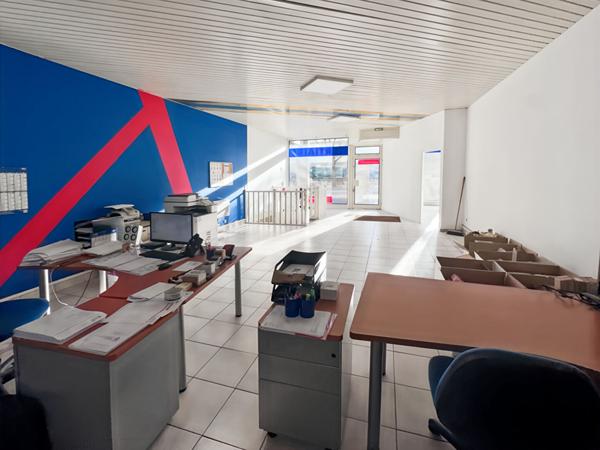 Local commercial 143 m²