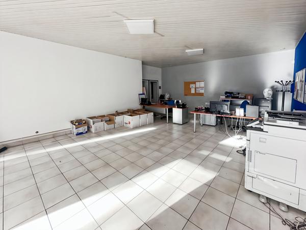 Local commercial 143 m²