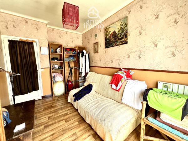 Maison
                                                                                                                                                                                                                                                                                                                        7 pièce(s)                                                                                                                                                                                                          5 chambre(s)                                                                                                                                                                                                          132  m²
