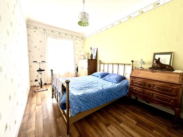 Maison
                                                                                                                                                                                                                                                                                                                        7 pièce(s)                                                                                                                                                                                                          5 chambre(s)                                                                                                                                                                                                          132  m²