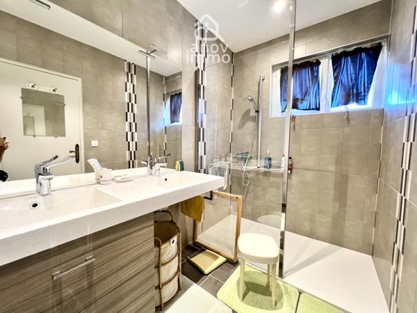 Maison
                                                                                                                                                                                                                                                                                                                        7 pièce(s)                                                                                                                                                                                                          5 chambre(s)                                                                                                                                                                                                          132  m²