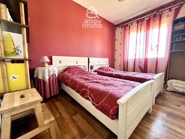 Maison
                                                                                                                                                                                                                                                                                                                        7 pièce(s)                                                                                                                                                                                                          5 chambre(s)                                                                                                                                                                                                          132  m²