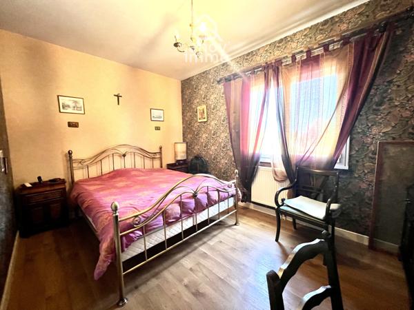 Maison
                                                                                                                                                                                                                                                                                                                        7 pièce(s)                                                                                                                                                                                                          5 chambre(s)                                                                                                                                                                                                          132  m²