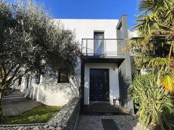 Couëron - Maison d'Architecte de 200 m² + Guest House de 65 m² (revenu Airbnb de 20 000 €/an) à 4 minutes de la Gare