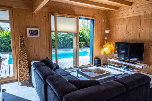 Couëron - Maison d'Architecte de 200 m² + Guest House de 65 m² (revenu Airbnb de 20 000 €/an) à 4 minutes de la Gare