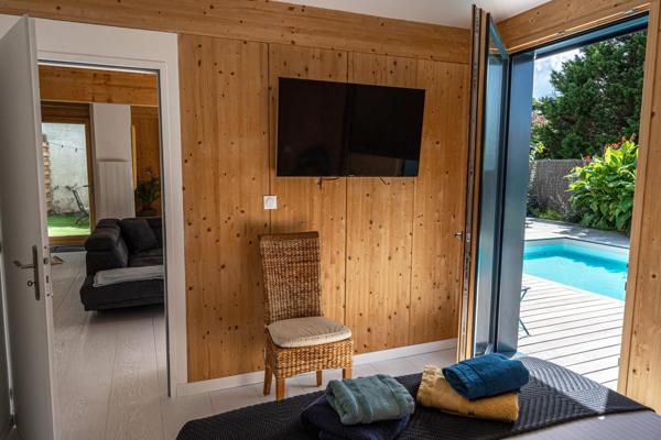 Couëron - Maison d'Architecte de 200 m² + Guest House de 65 m² (revenu Airbnb de 20 000 €/an) à 4 minutes de la Gare