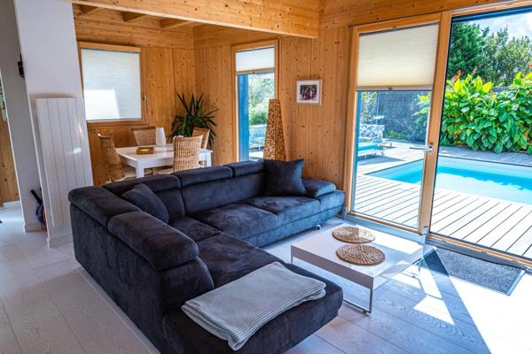 Couëron - Maison d'Architecte de 200 m² + Guest House de 65 m² (revenu Airbnb de 20 000 €/an) à 4 minutes de la Gare