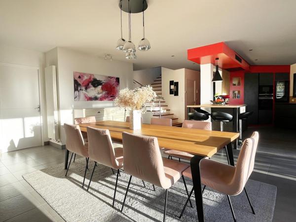 Couëron - Maison d'Architecte de 200 m² + Guest House de 65 m² (revenu Airbnb de 20 000 €/an) à 4 minutes de la Gare