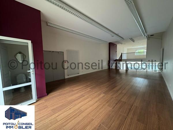BATIMENT A VENDRE AVENUE DE PARIS NIORT 261m2 BELLE VITRINE FACILE D’ACCES