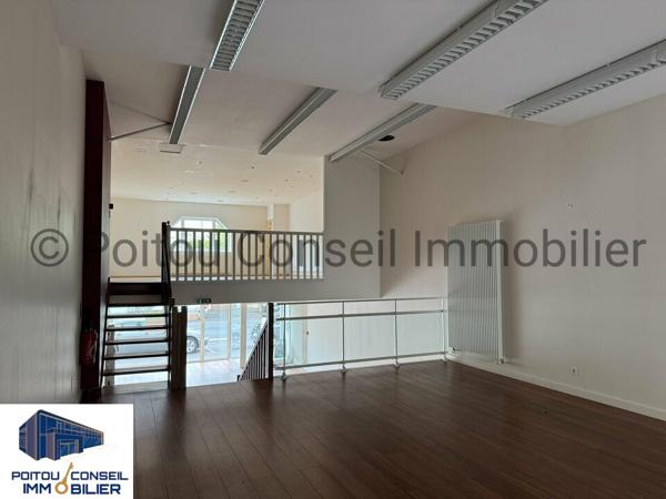 BATIMENT A VENDRE AVENUE DE PARIS NIORT 261m2 BELLE VITRINE FACILE D’ACCES