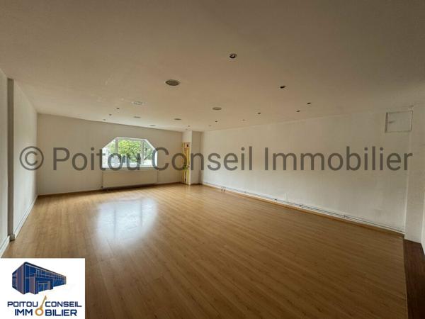 BATIMENT A VENDRE AVENUE DE PARIS NIORT 261m2 BELLE VITRINE FACILE D’ACCES