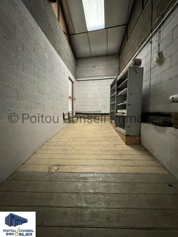 BATIMENT A VENDRE AVENUE DE PARIS NIORT 261m2 BELLE VITRINE FACILE D’ACCES